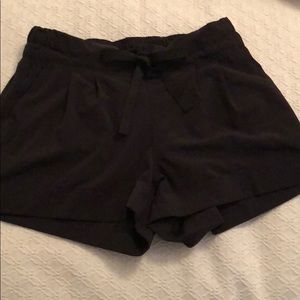 Black Spring Breakaway lululemon shorts
